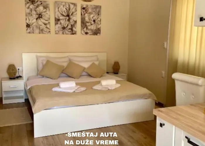 Airport Apartments Alexandra